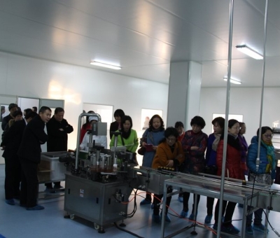 省農(nóng)業(yè)廳副廳長程關(guān)懷、工會主席鄧付生一行蒞臨仙客來公司考察