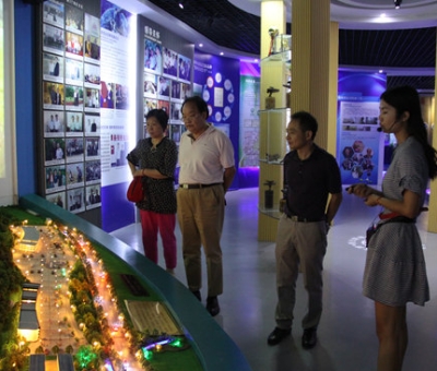 上?？茖W(xué)技術(shù)文獻出版社胡德仁主任蒞臨仙客來公司考察