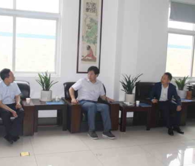 上海食用菌研究所所長張勁松帶隊到仙客來公司 調研靈芝產(chǎn)業(yè)發(fā)展情況