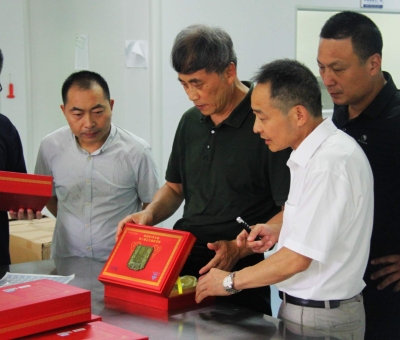 全國(guó)人大農(nóng)業(yè)與農(nóng)村委員會(huì)副主任委員李春生蒞臨仙客來(lái)視察