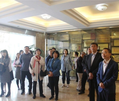 國家人力資源和社會保障部勞動模范和先進(jìn)個人到訪仙客來公司