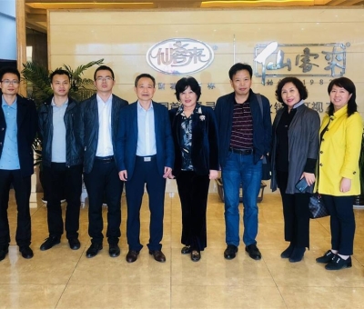 支持少數(shù)民族企業(yè)發(fā)展！延邊大學(xué)草仙藥業(yè)有限公司董事長李英姬蒞臨江西仙客來公司進(jìn)行合作交流