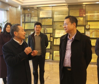 省稅務(wù)局領(lǐng)導(dǎo)送政策、送溫暖！為仙客來(lái)公司高質(zhì)量發(fā)展助力