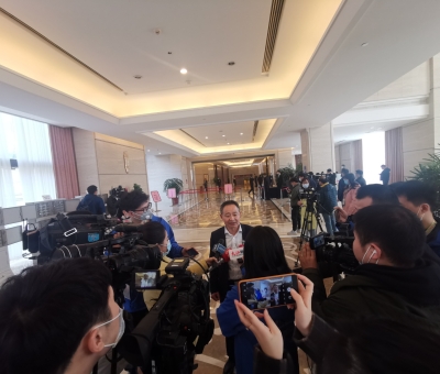 努力推進(jìn)綠色有機(jī)農(nóng)產(chǎn)品、中醫(yī)藥、文化和旅游等產(chǎn)業(yè)重要基地建設(shè) 江西仙客來(lái)董事長(zhǎng)潘新華參加省十三屆人大五次會(huì)議積極建言獻(xiàn)策