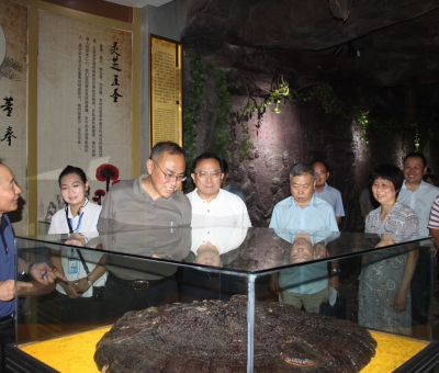 九江職業(yè)大學(xué)黨委書記，市教育局黨委書記、局長(zhǎng)熊穎蒞臨仙客來(lái)公司走訪調(diào)研