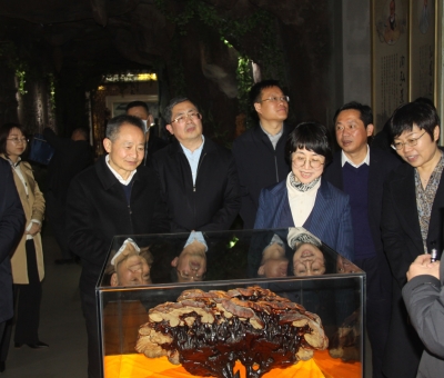 省委統(tǒng)戰(zhàn)部副部長高鷹群率隊蒞臨仙客來公司考察調(diào)研