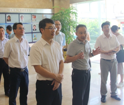 省委統(tǒng)戰(zhàn)部副部長、省社會主義學(xué)院黨組書記易軍一行蒞臨仙客來公司考察調(diào)研