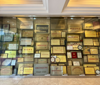 仙客來董事長潘新華研究員應(yīng)邀參加第四屆中華老字號創(chuàng)新發(fā)展大會